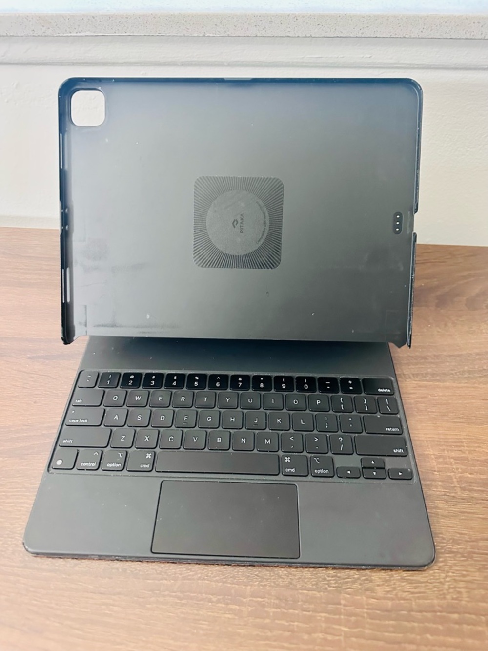 Apple Magic Keyboard Case compatible with Ipad Pro (6th gen)